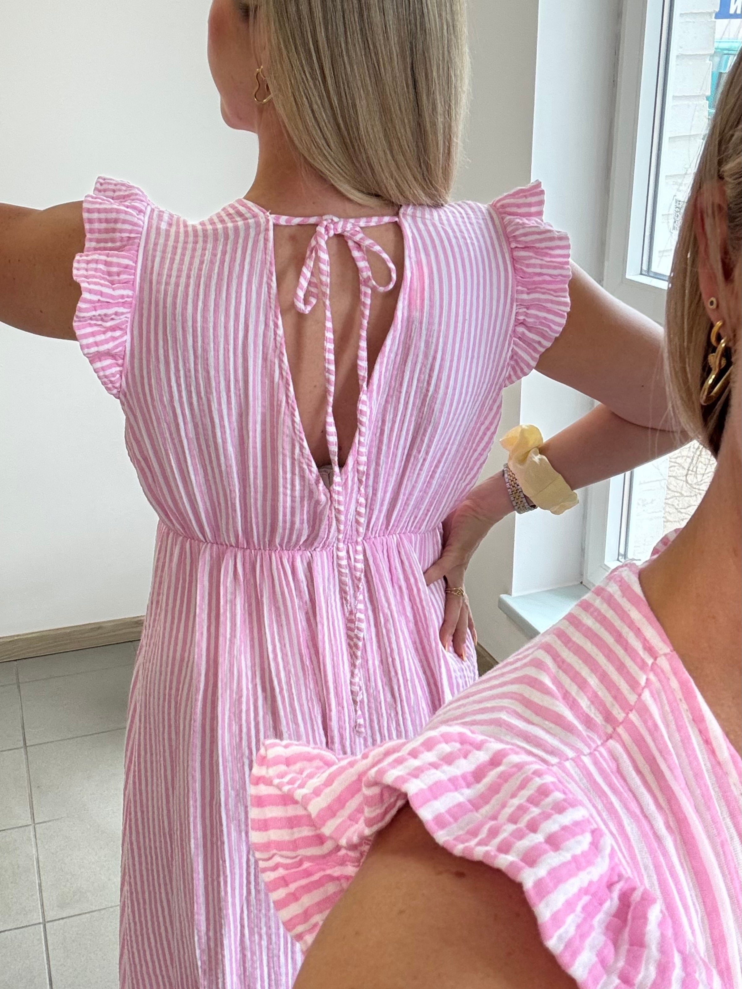 Langes Musselin Kleid mit Rüschen - Rosa