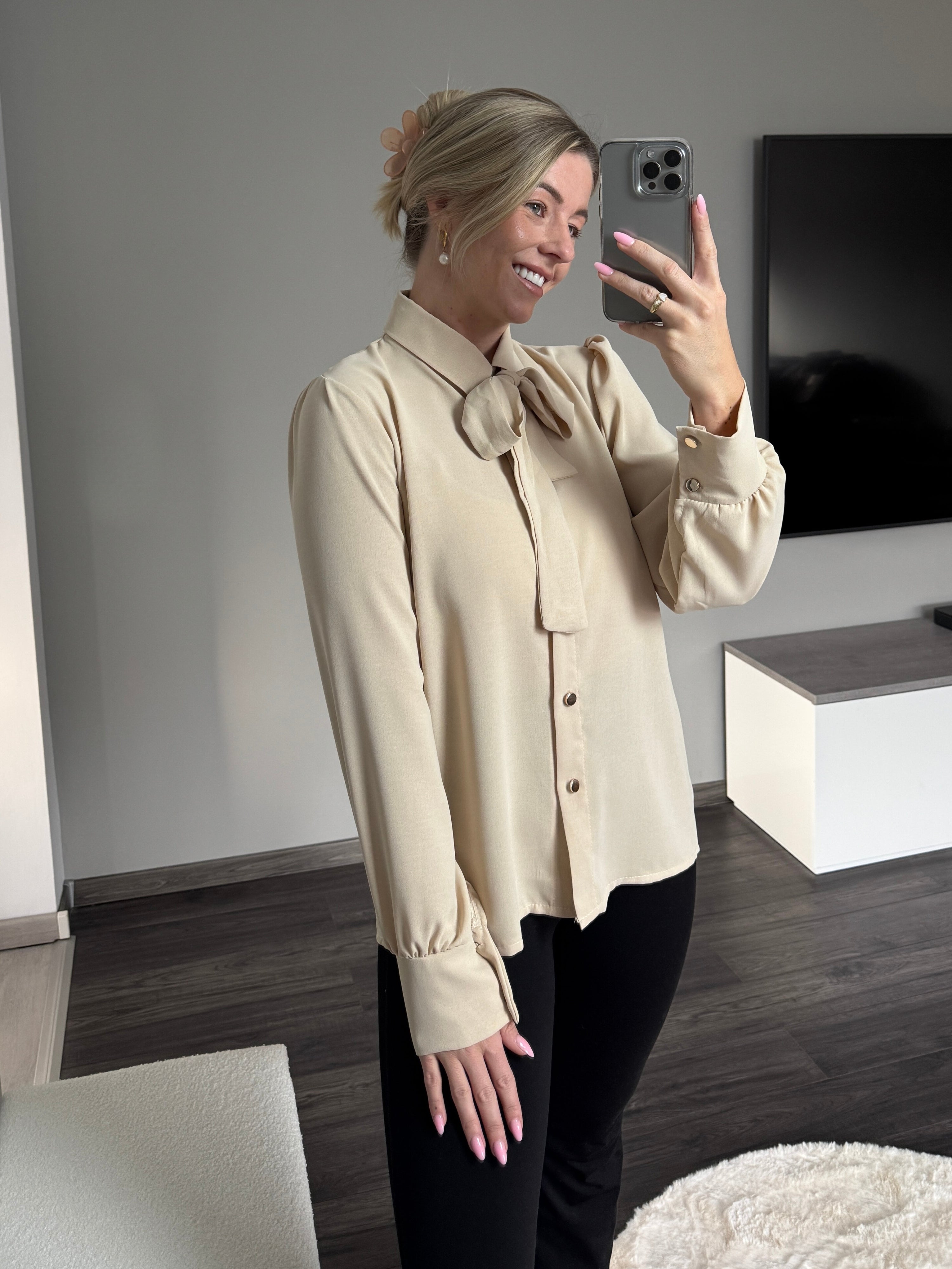 Bluse Sophia mit Schleife und Schluppenkragen - Beige