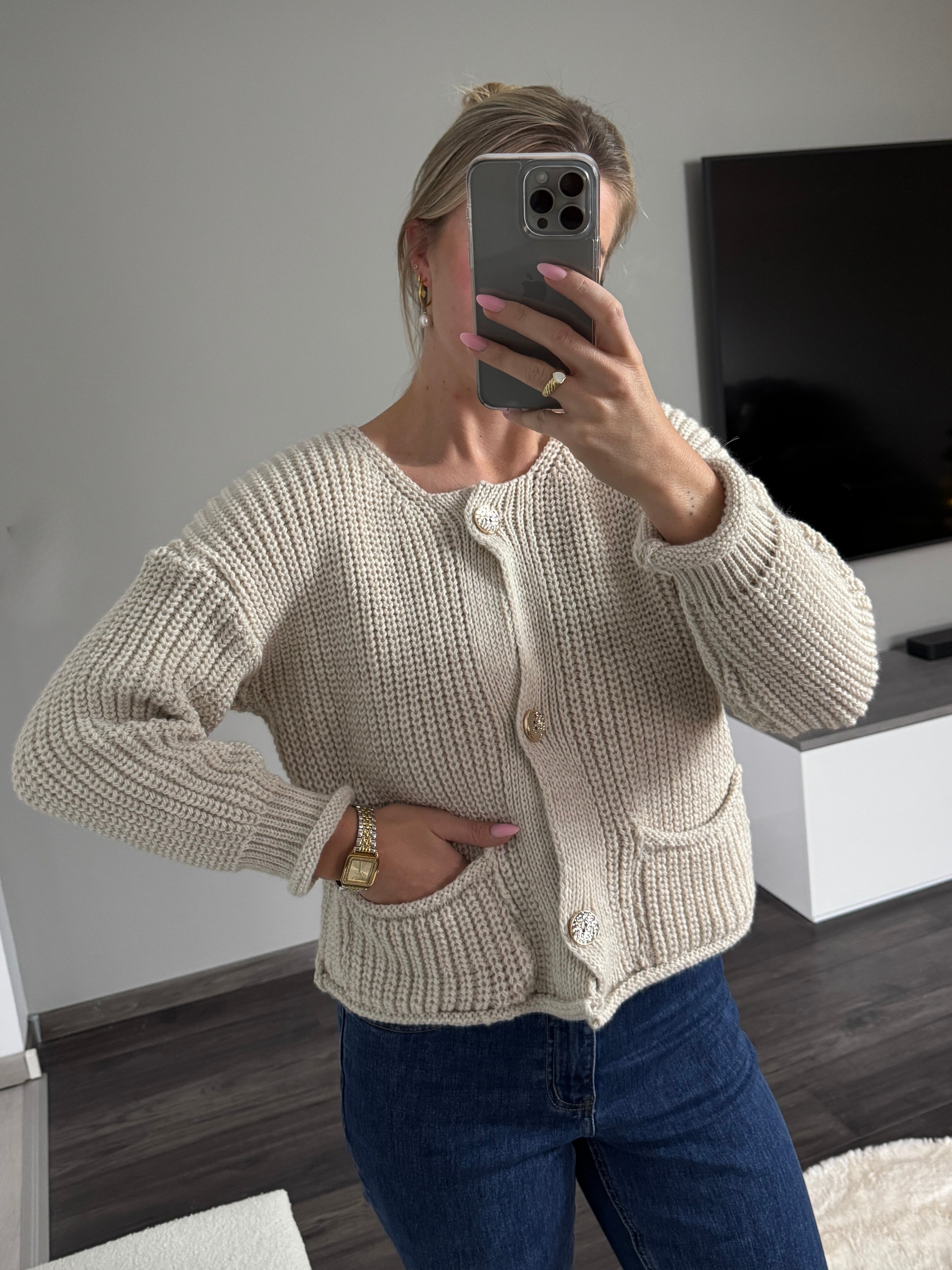 Grobstrickjacke Mila mit goldenen Knöpfen - Beige