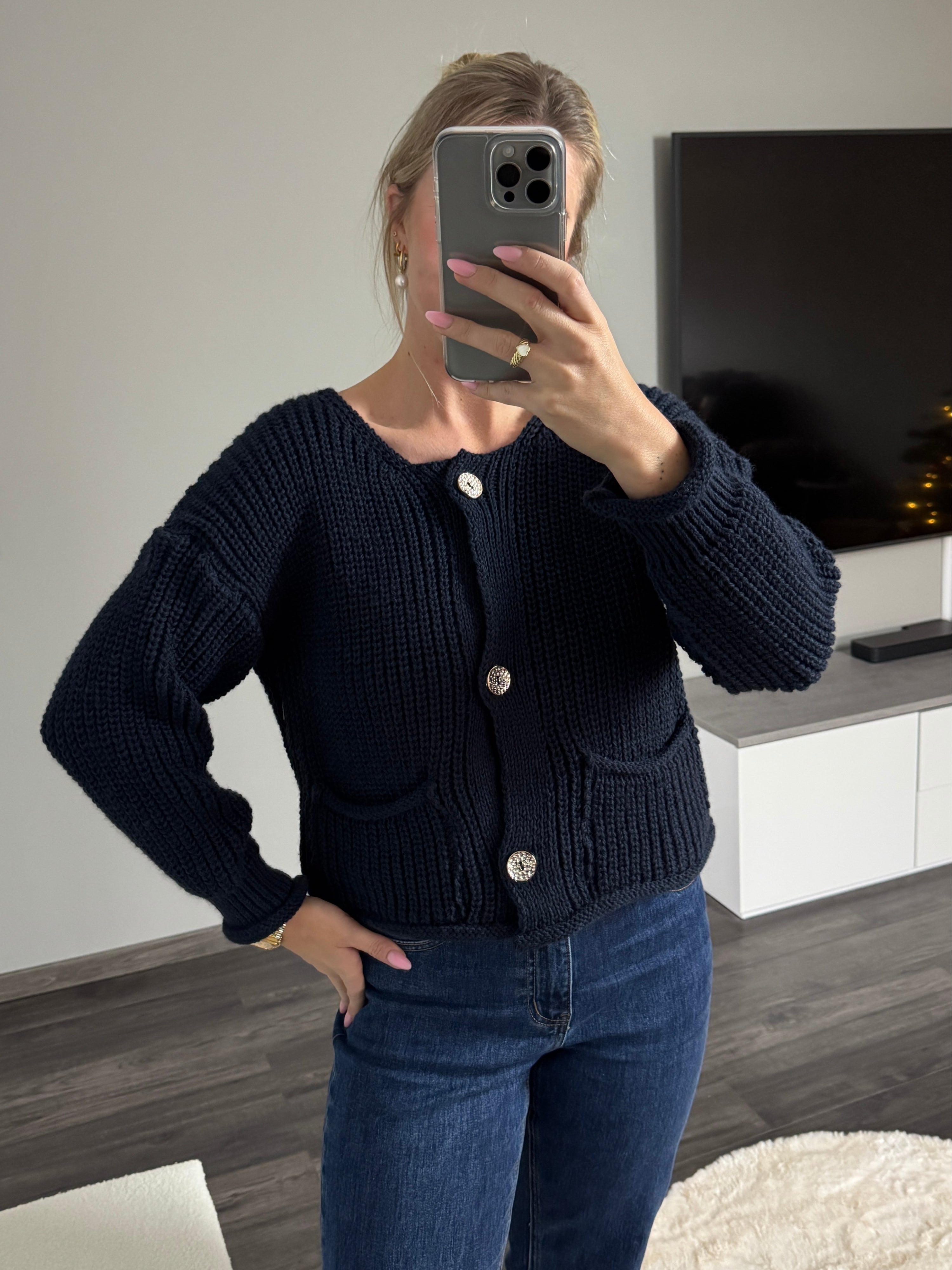 Grobstrickjacke Mila mit goldenen Knöpfen - Marineblau