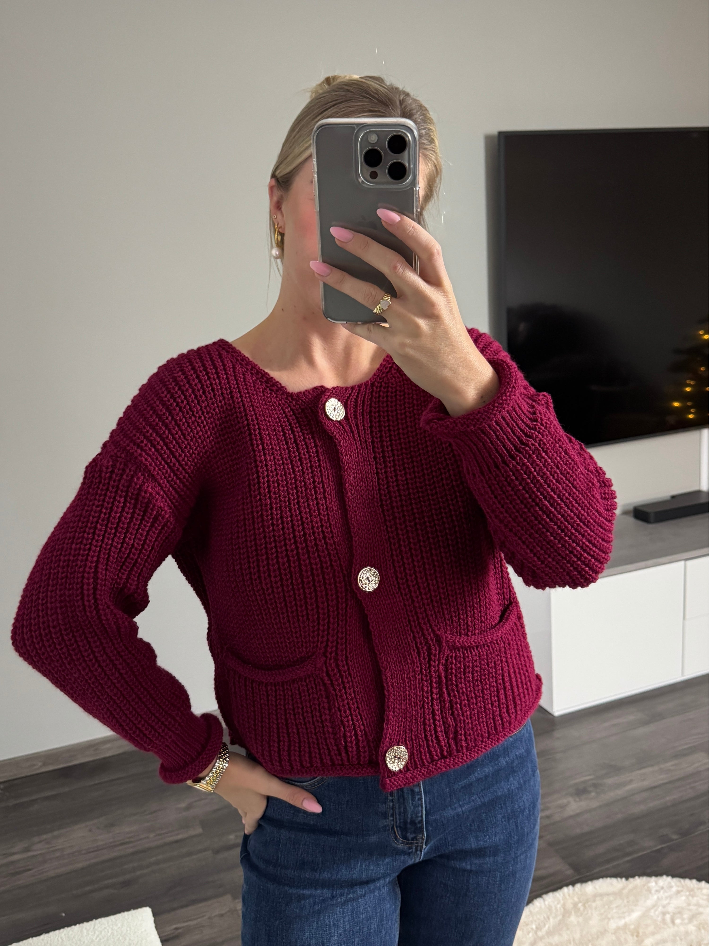 Grobstrickjacke Mila mit goldenen Knöpfen - Burgunder