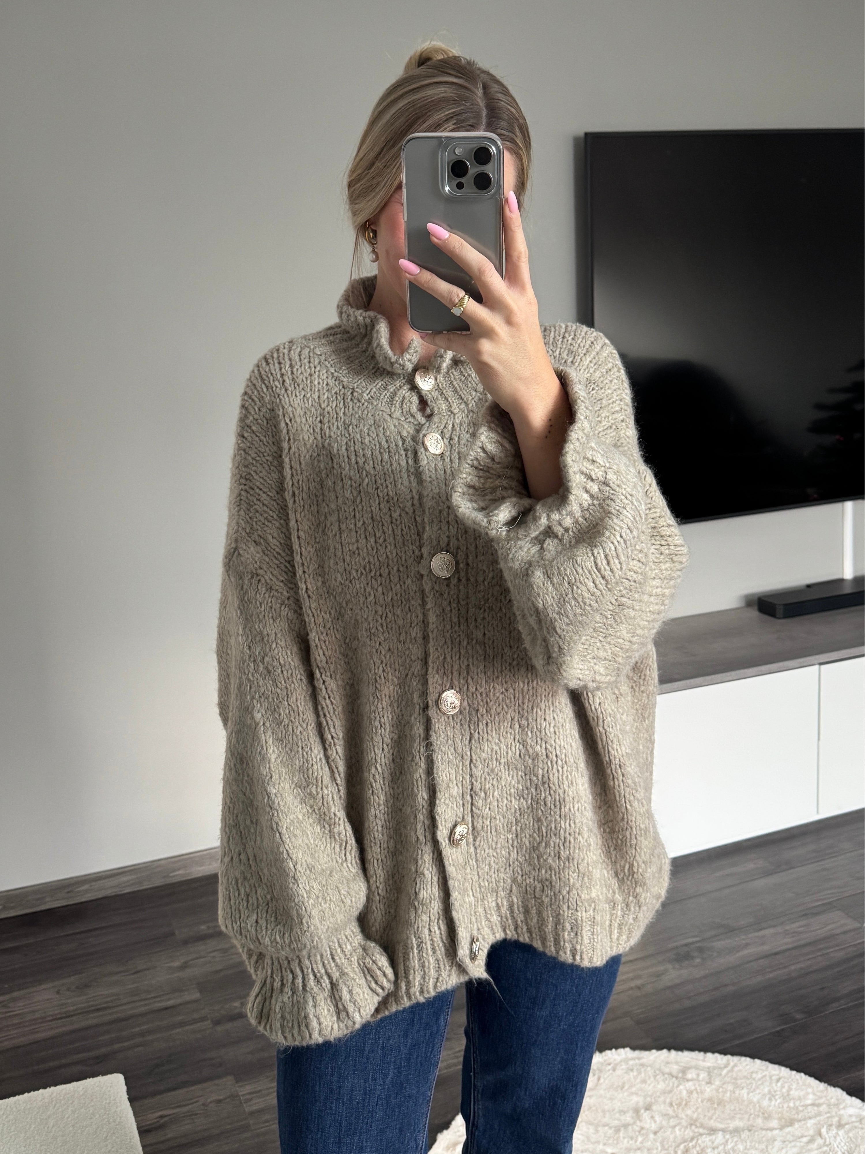 Oversize Strickjacke Melly mit Rüschen - Taupe
