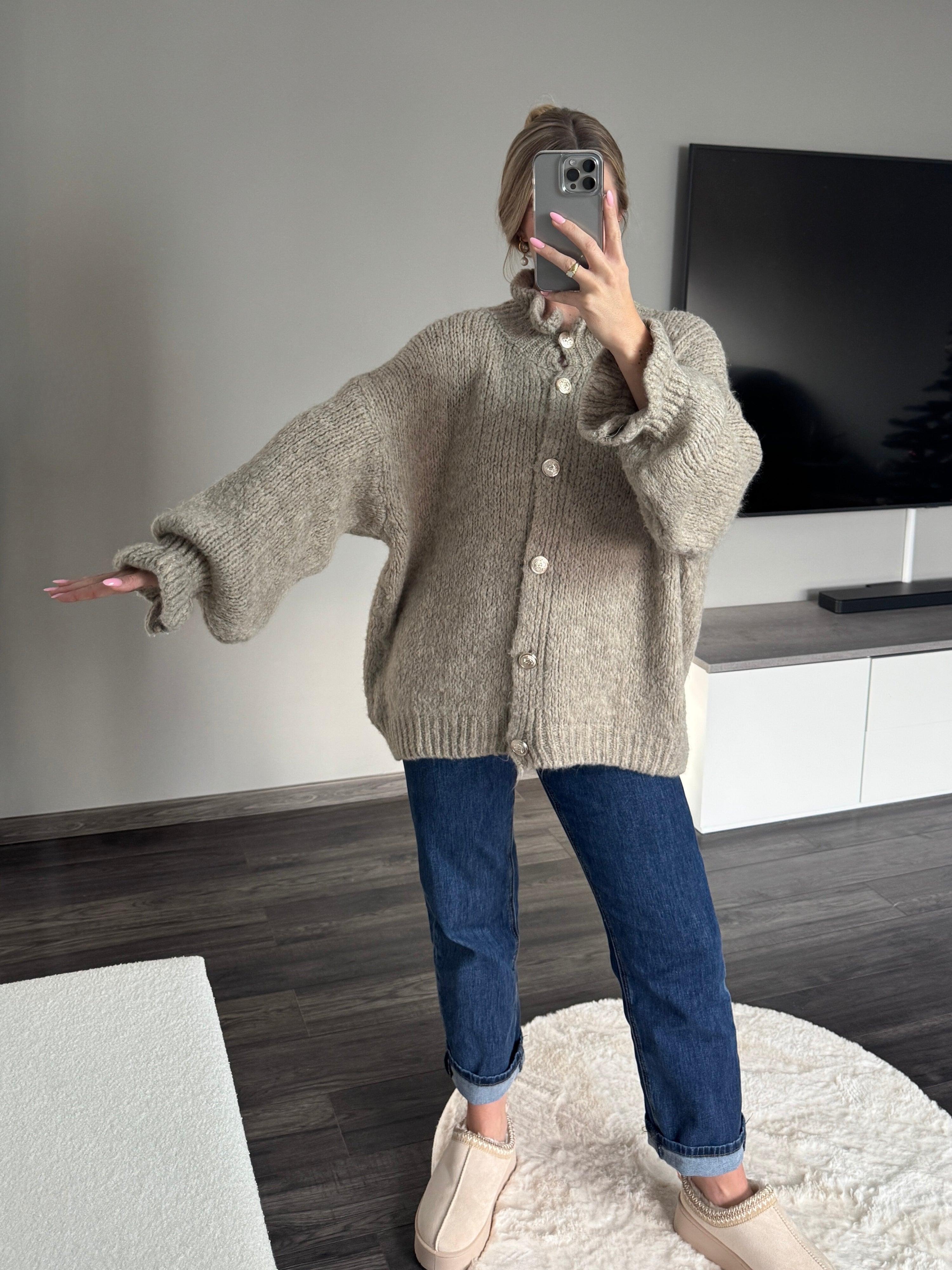 Oversize Strickjacke Melly mit Rüschen - Taupe