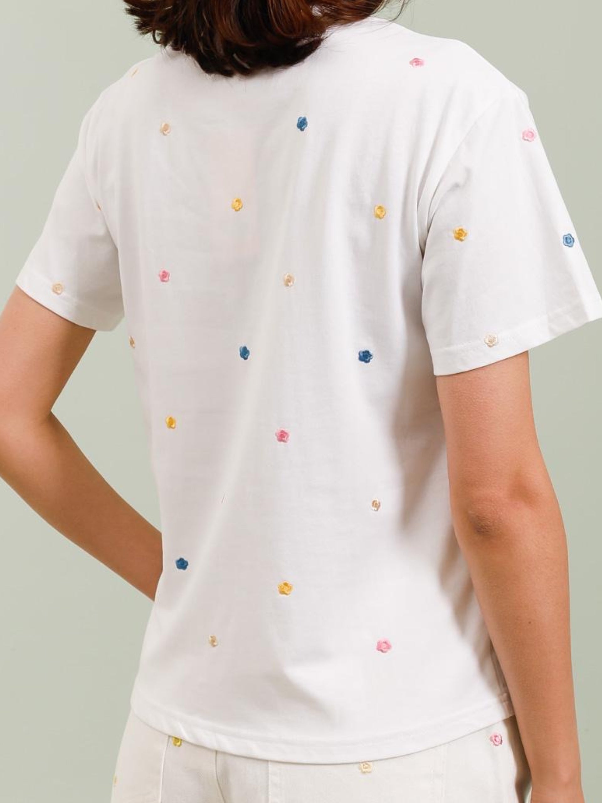T-Shirt mit Stickerei - Kleine Blüten