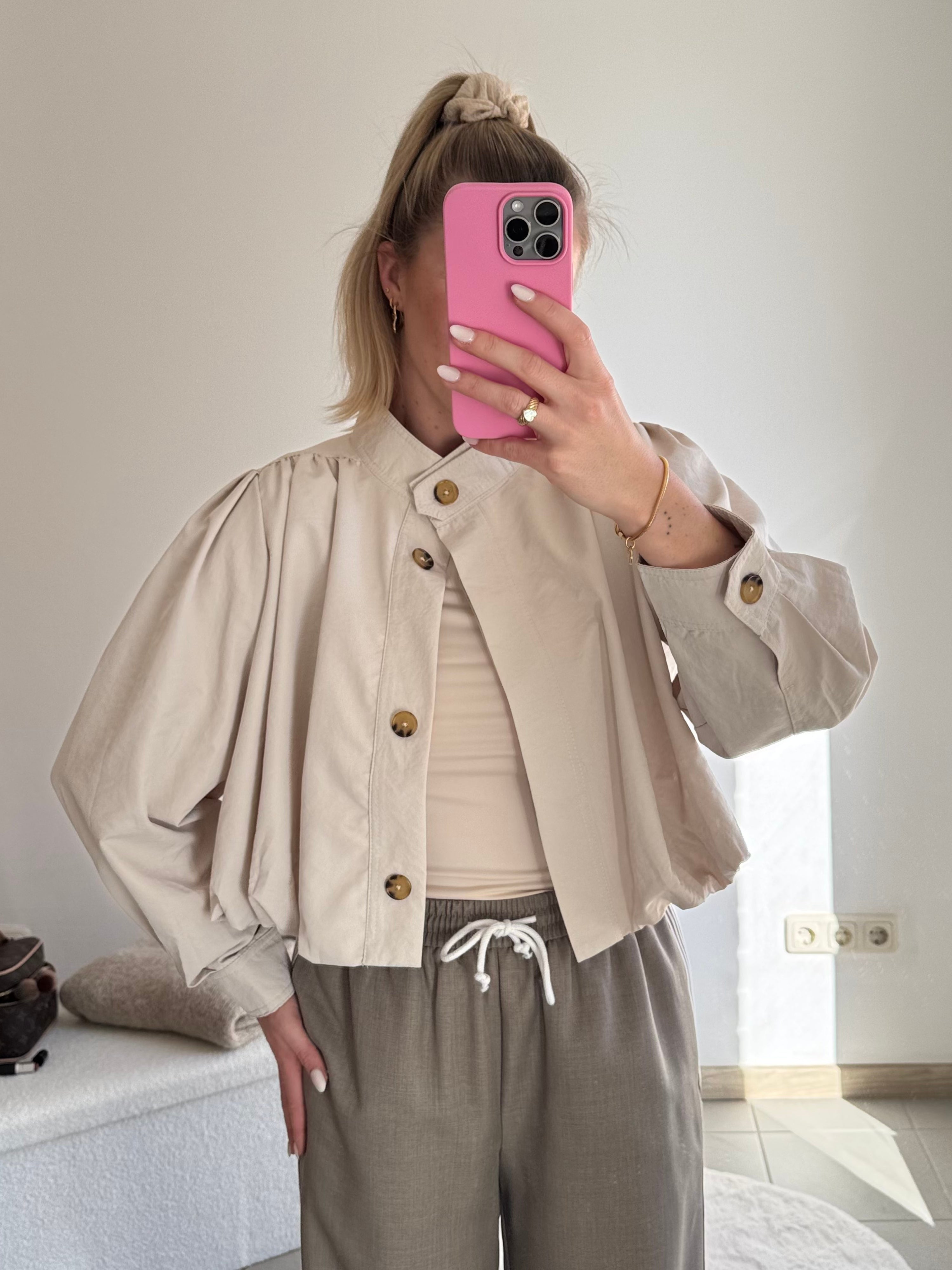 Cropped-Trenchcoat in Steinbeige