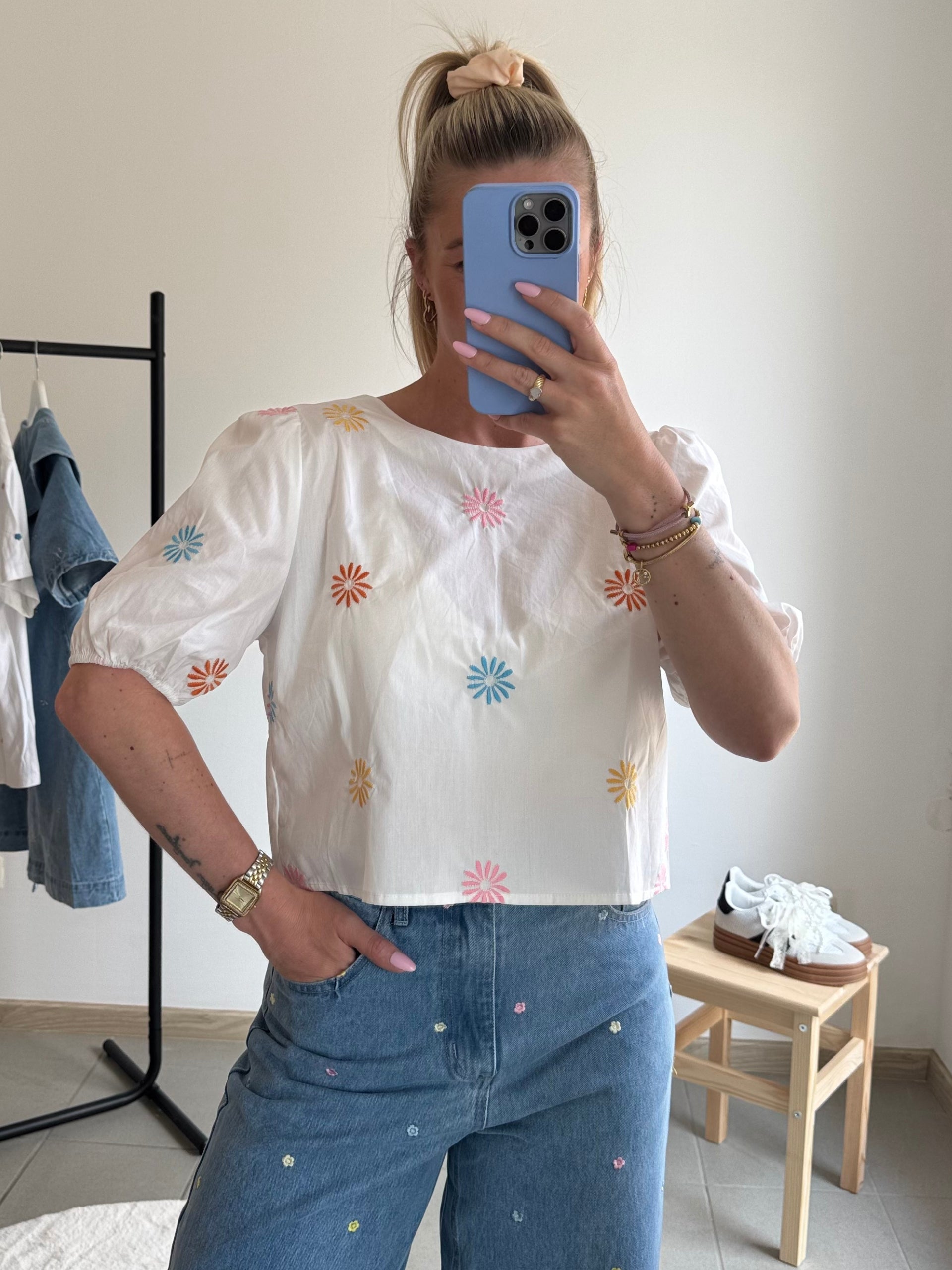 Bluse Daisy mit Stickerei