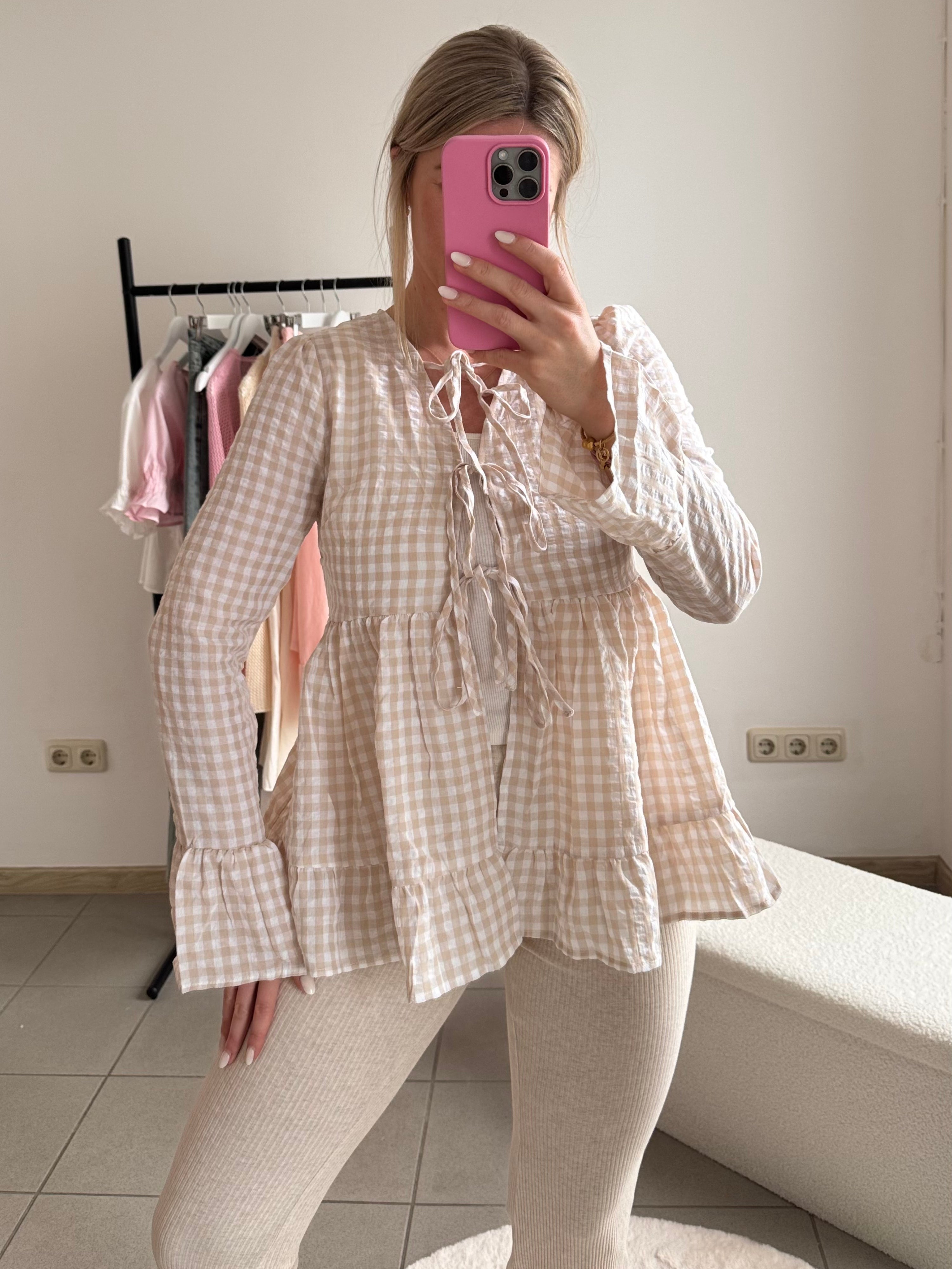 Bluse Ella - Beige / Weiß kariert mit Volantärmeln
