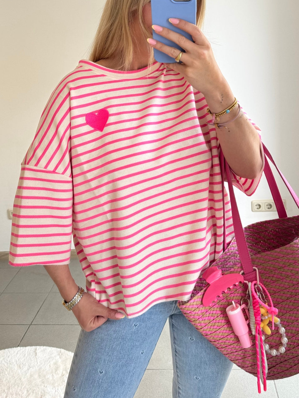 Gestreiftes Cropped T-Shirt in Neon-Pink mit Herz