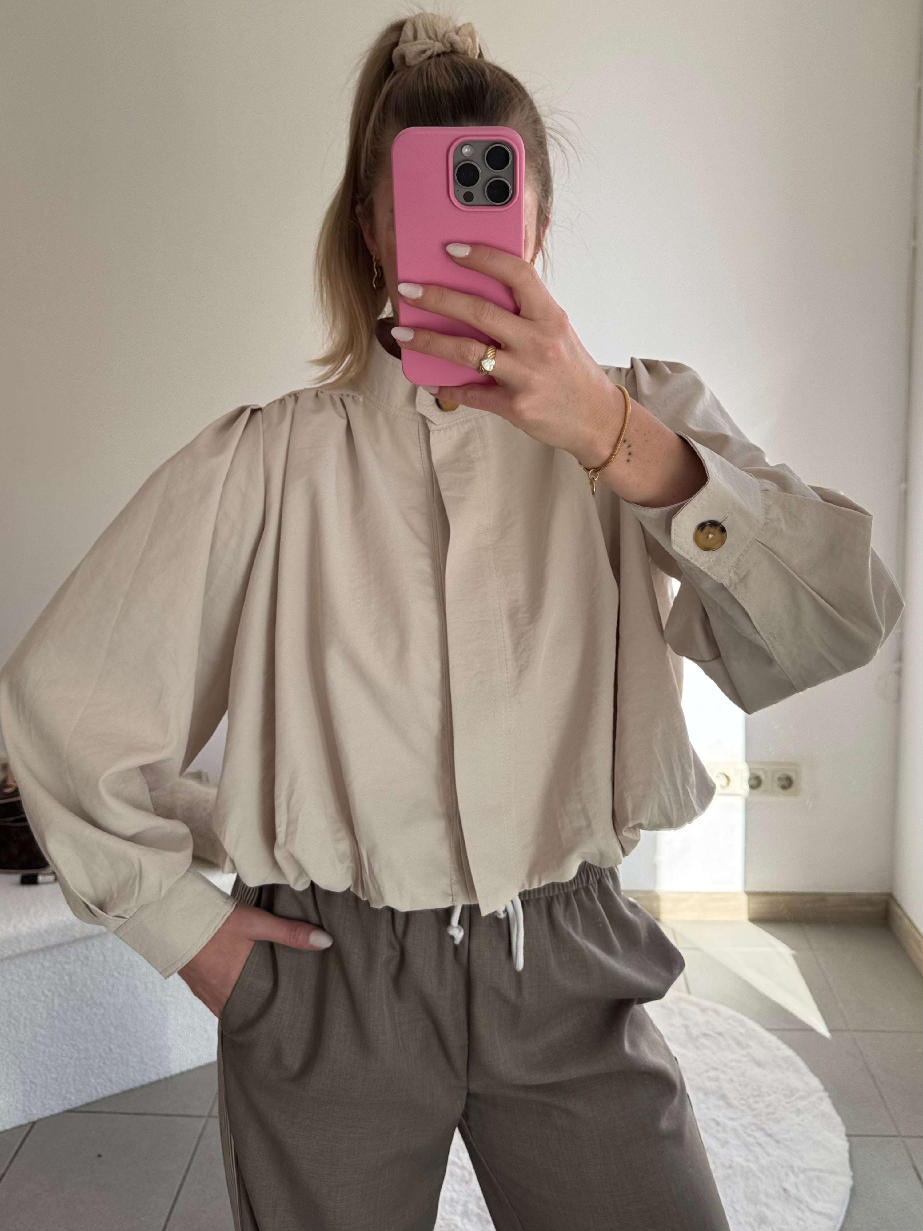 Cropped-Trenchcoat in Steinbeige