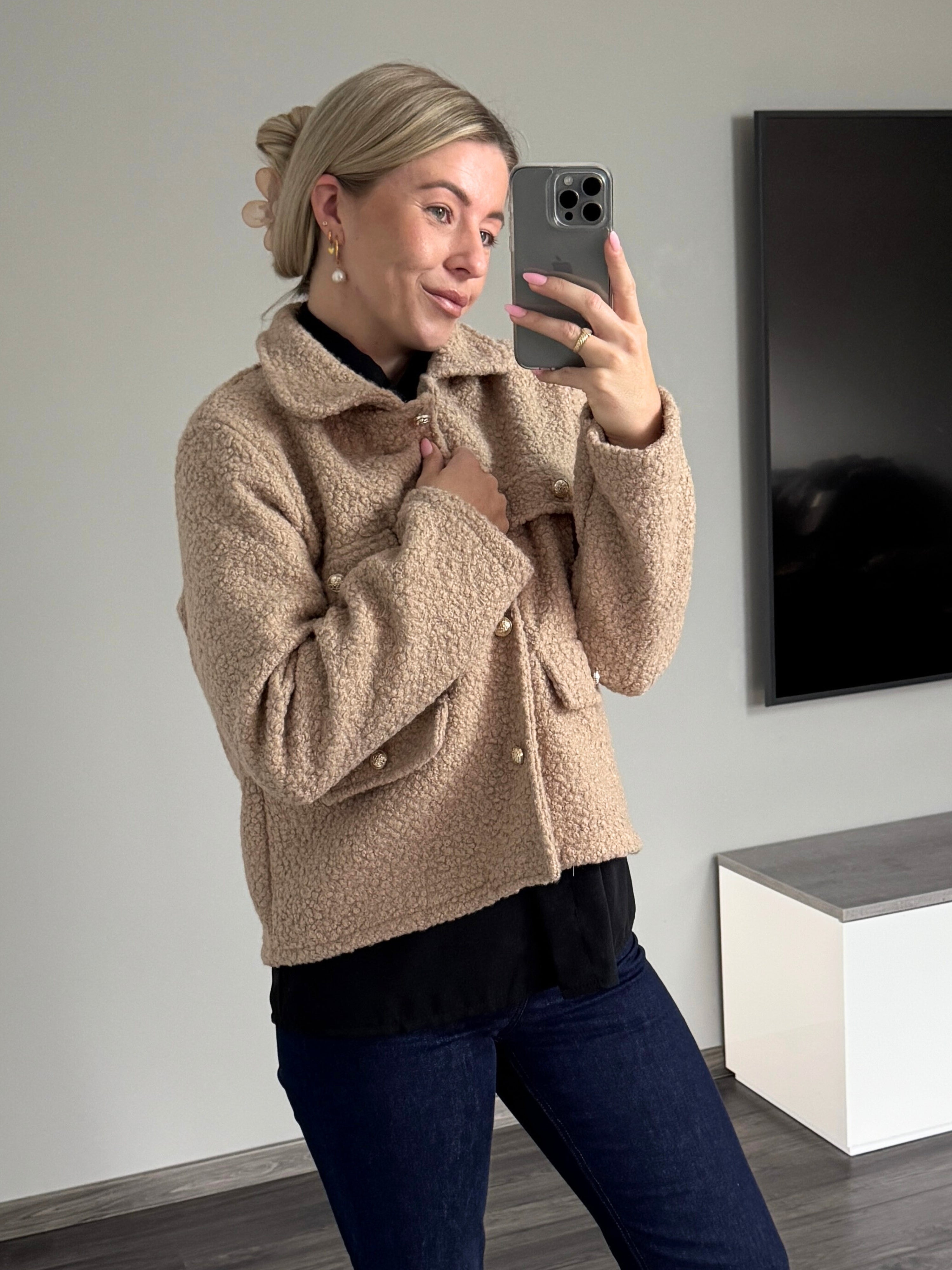 Bouclé-Jacke Tessa mit goldenen Knöpfen - Beige